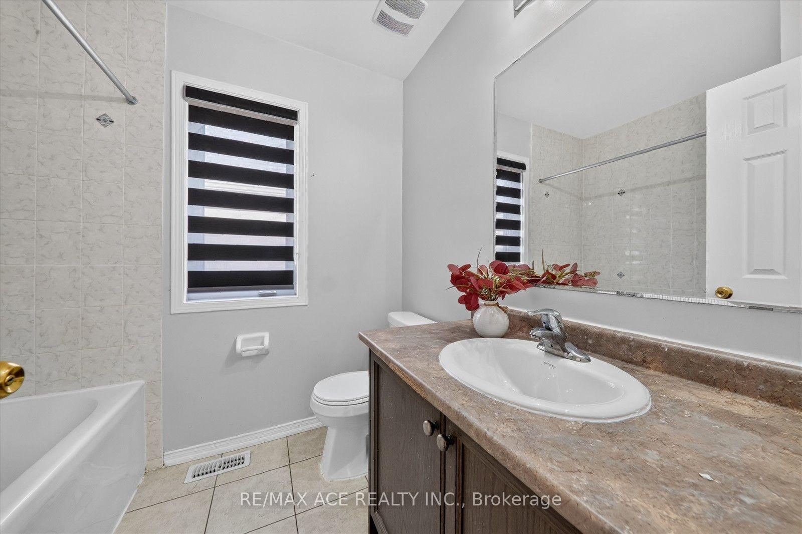 Photo 35 of 39 Skelton Crescent, Ajax, Central East — HOMEH