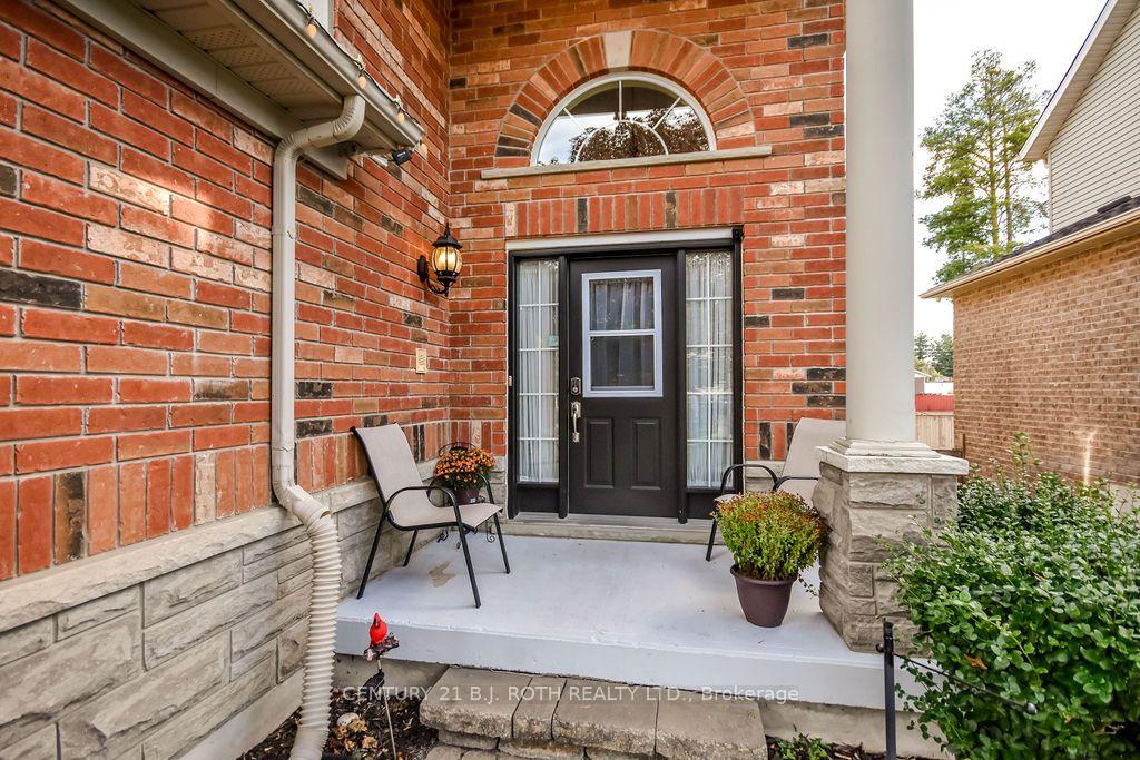 Photo 2 of 21 Armeda Clow Crescent, Essa, Angus — HOMEH