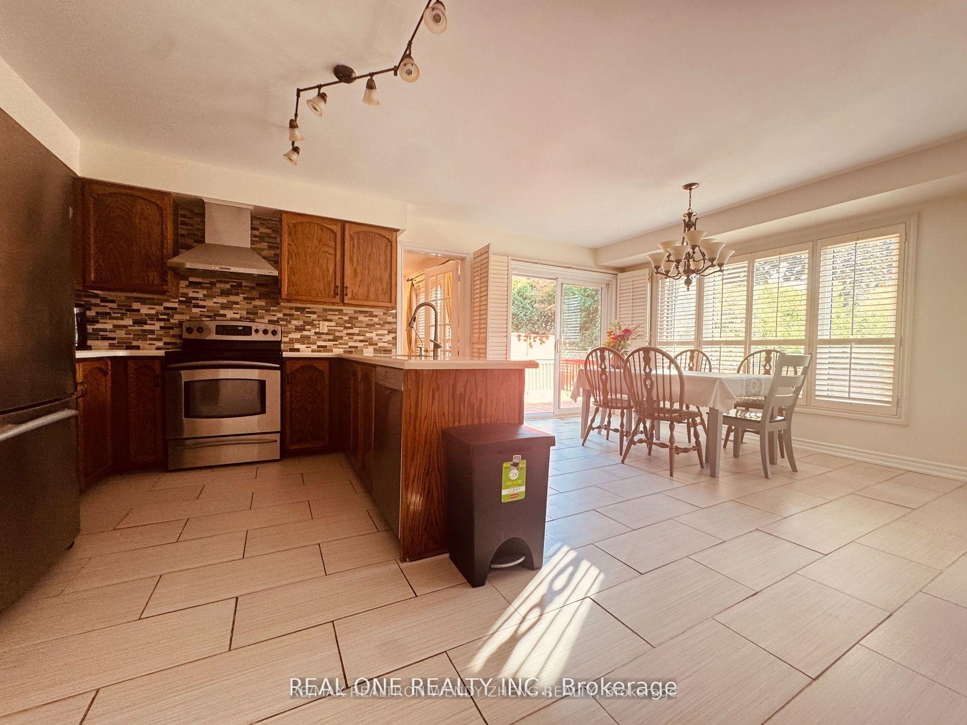 Photo 6 of 3 Elmsley Drive, Richmond Hill, Observatory — HOMEH