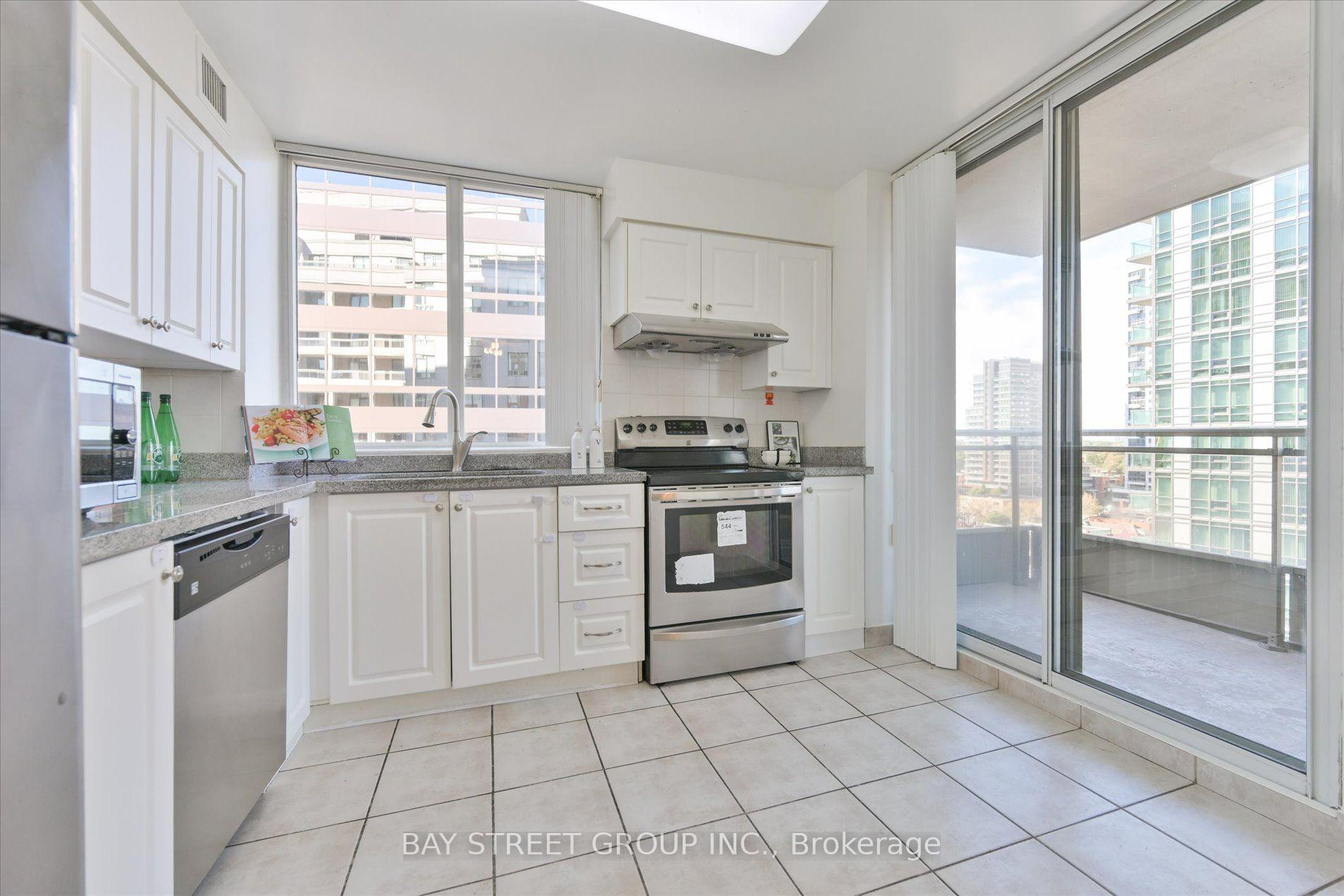Photo 17 of Unit 1210, 260 Doris Avenue, North York, Willowdale East — HOMEH