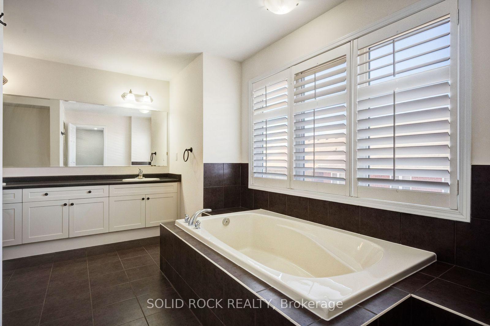 Photo 23 of 358 Laundon Terrace, Milton, Scott — HOMEH