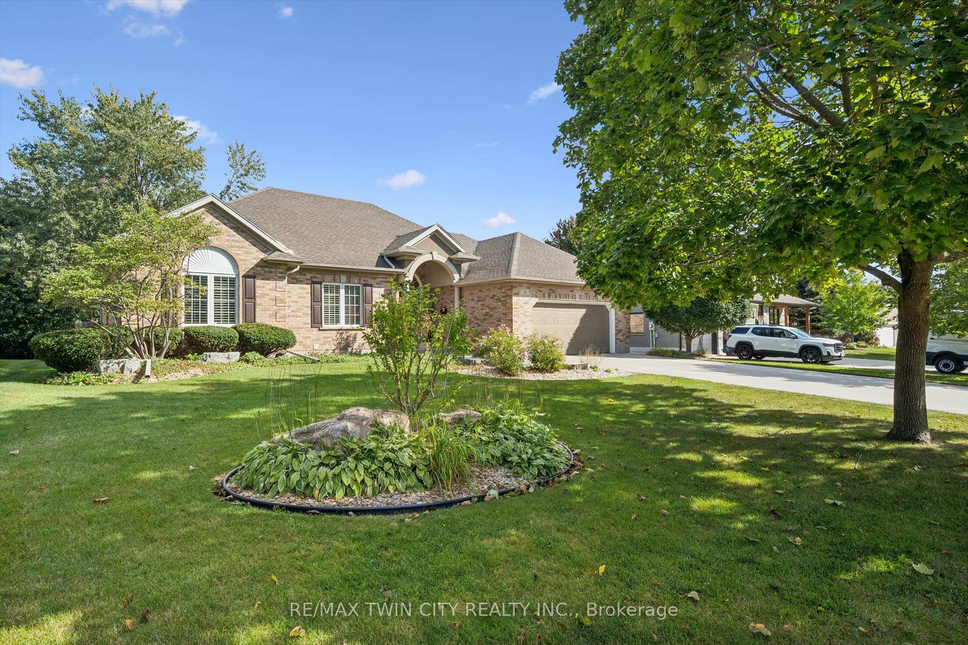 Photo 2 of 8 Chancellor Drive, Woolwich — HOMEH