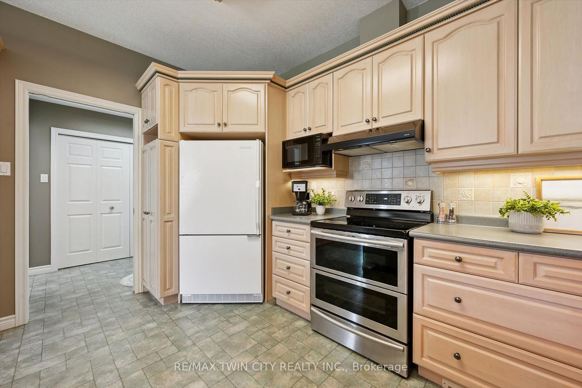 Photo 10 of 8 Chancellor Drive, Woolwich — HOMEH