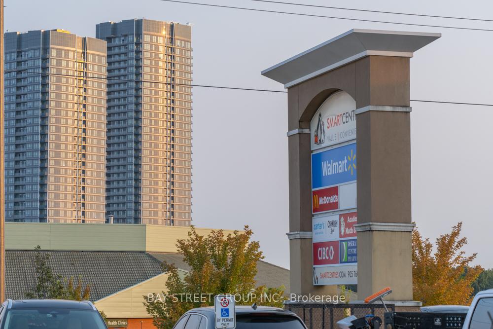 Photo 4 of Unit 1005 B, 50 Upper Mall Way, Vaughan, Brownridge — HOMEH