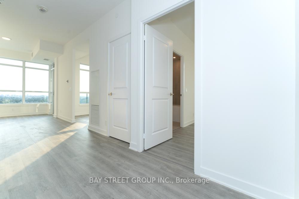 Photo 6 of Unit 1005 B, 50 Upper Mall Way, Vaughan, Brownridge — HOMEH