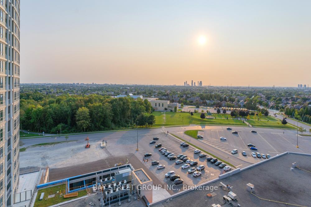 Photo 24 of Unit 1005 B, 50 Upper Mall Way, Vaughan, Brownridge — HOMEH