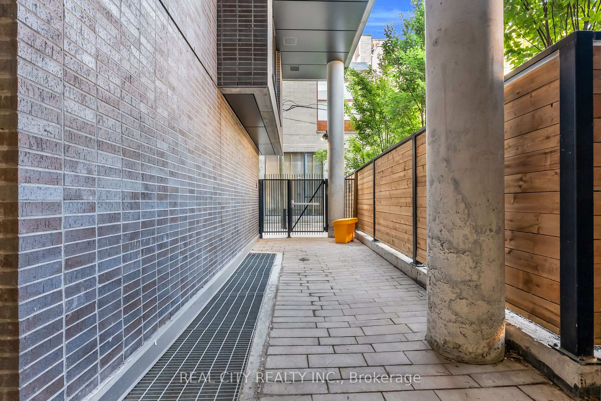 Photo 3 of Unit TH114, 28 Eastern Avenue, Toronto, Moss Park — HOMEH