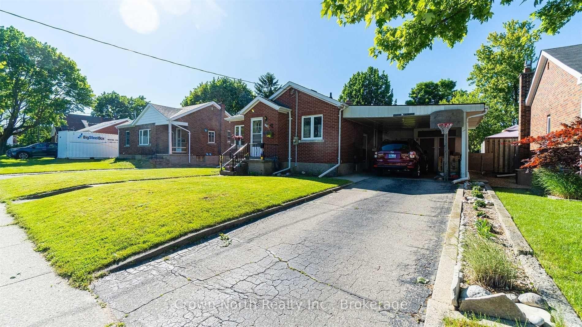 Photo 3 of 196 Blucher Street, Kitchener, Mount Hope Huron Park — HOMEH