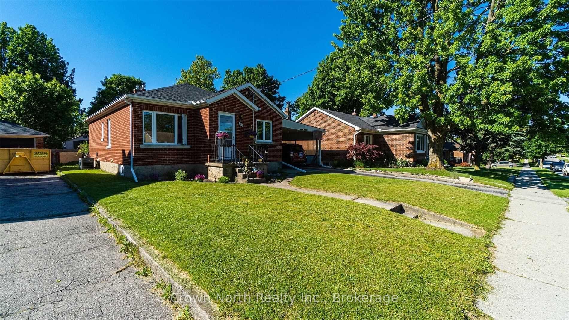 Photo 4 of 196 Blucher Street, Kitchener, Mount Hope Huron Park — HOMEH