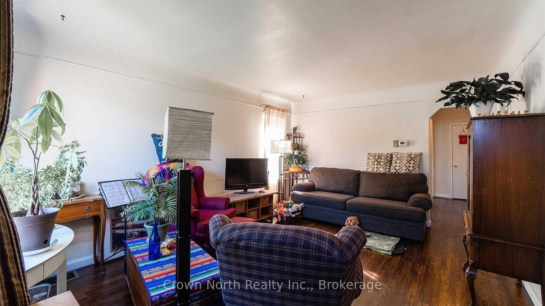 Photo 7 of 196 Blucher Street, Kitchener, Mount Hope Huron Park — HOMEH