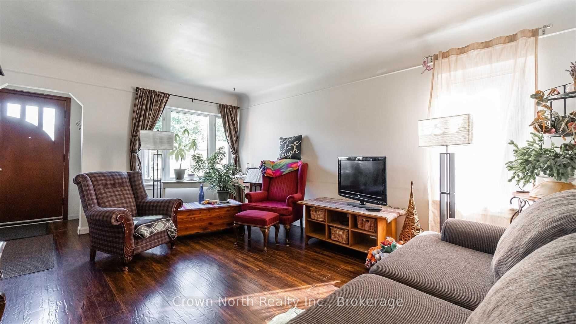 Photo 8 of 196 Blucher Street, Kitchener, Mount Hope Huron Park — HOMEH