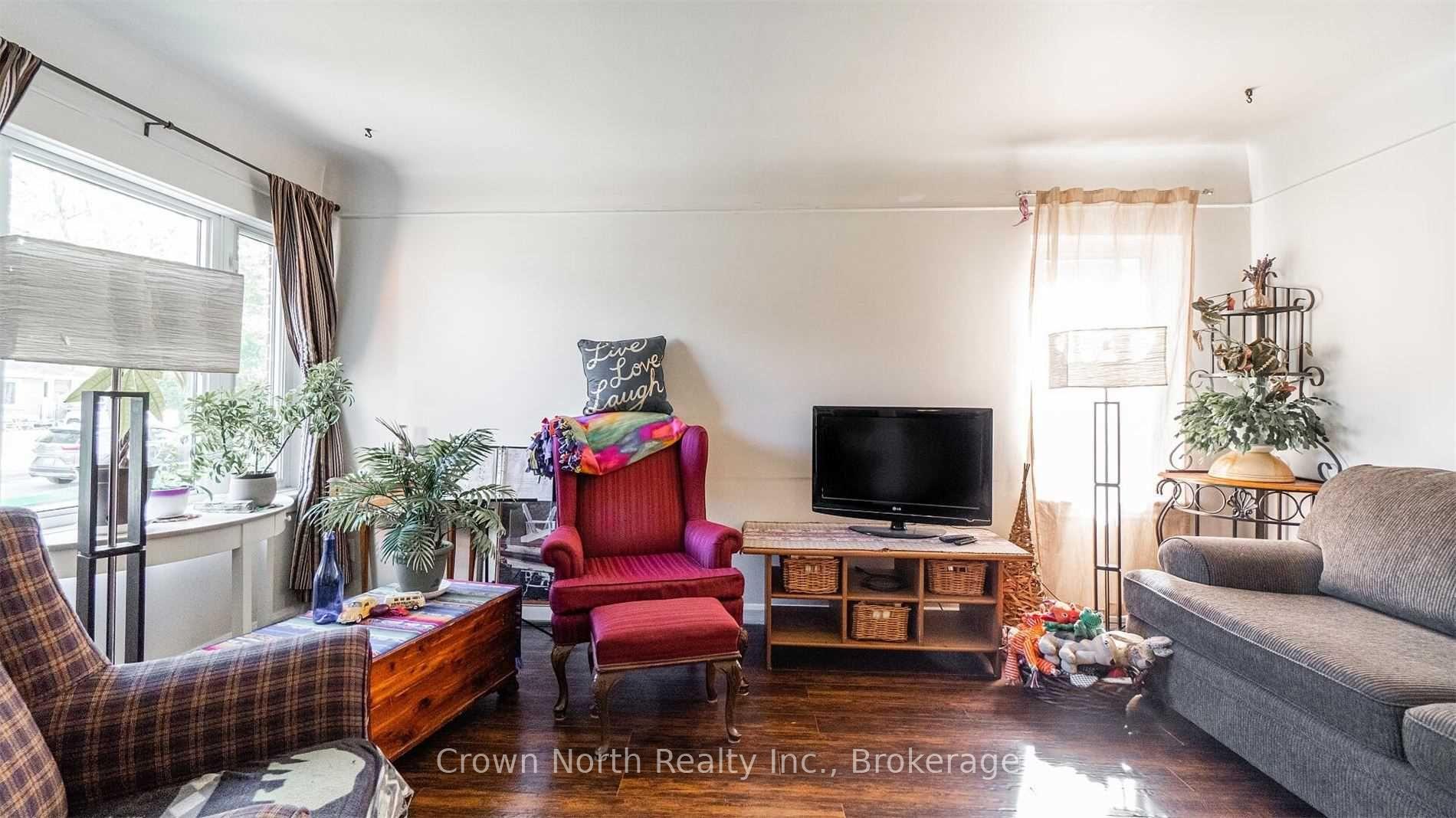 Photo 9 of 196 Blucher Street, Kitchener, Mount Hope Huron Park — HOMEH