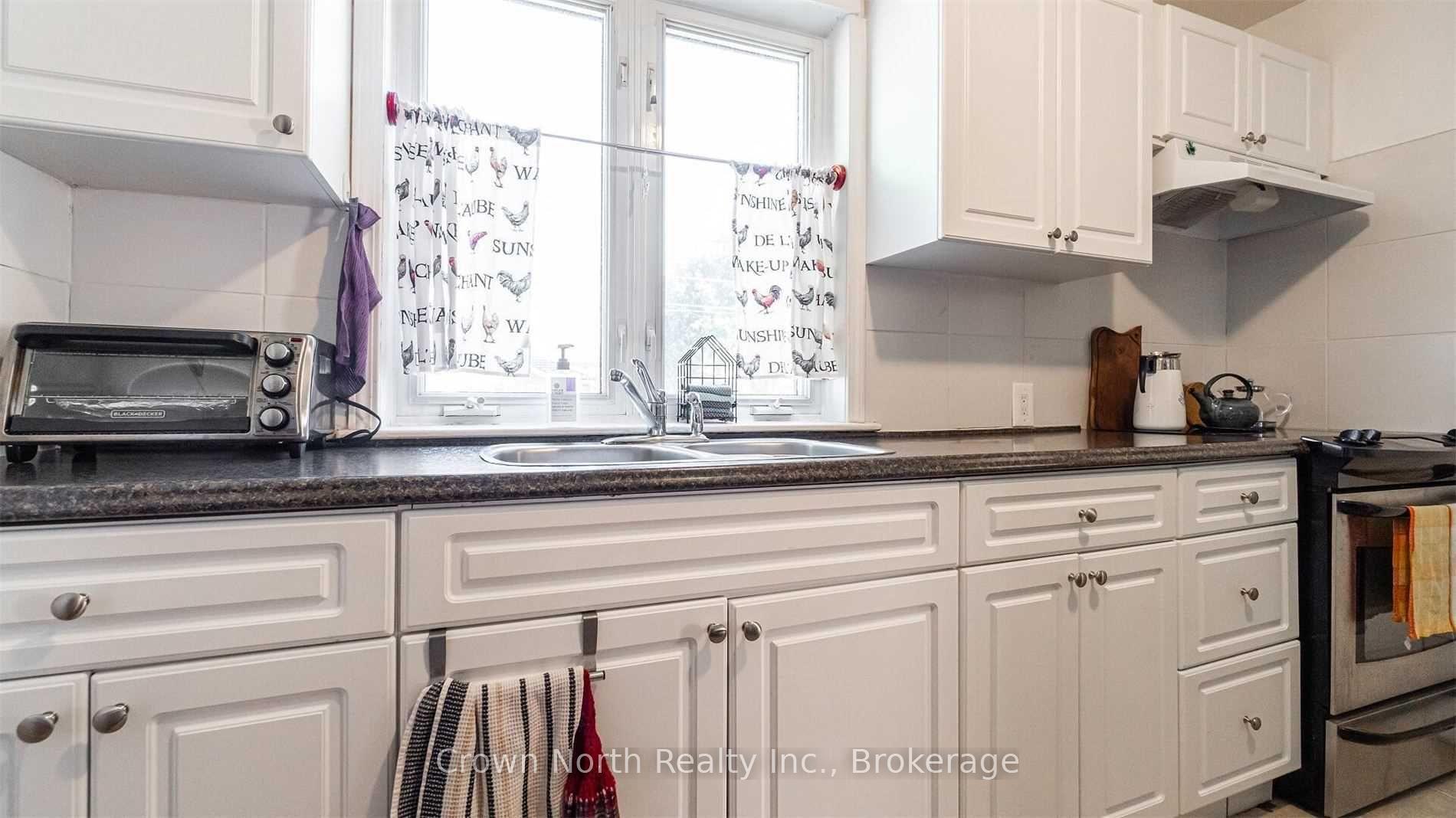 Photo 13 of 196 Blucher Street, Kitchener, Mount Hope Huron Park — HOMEH