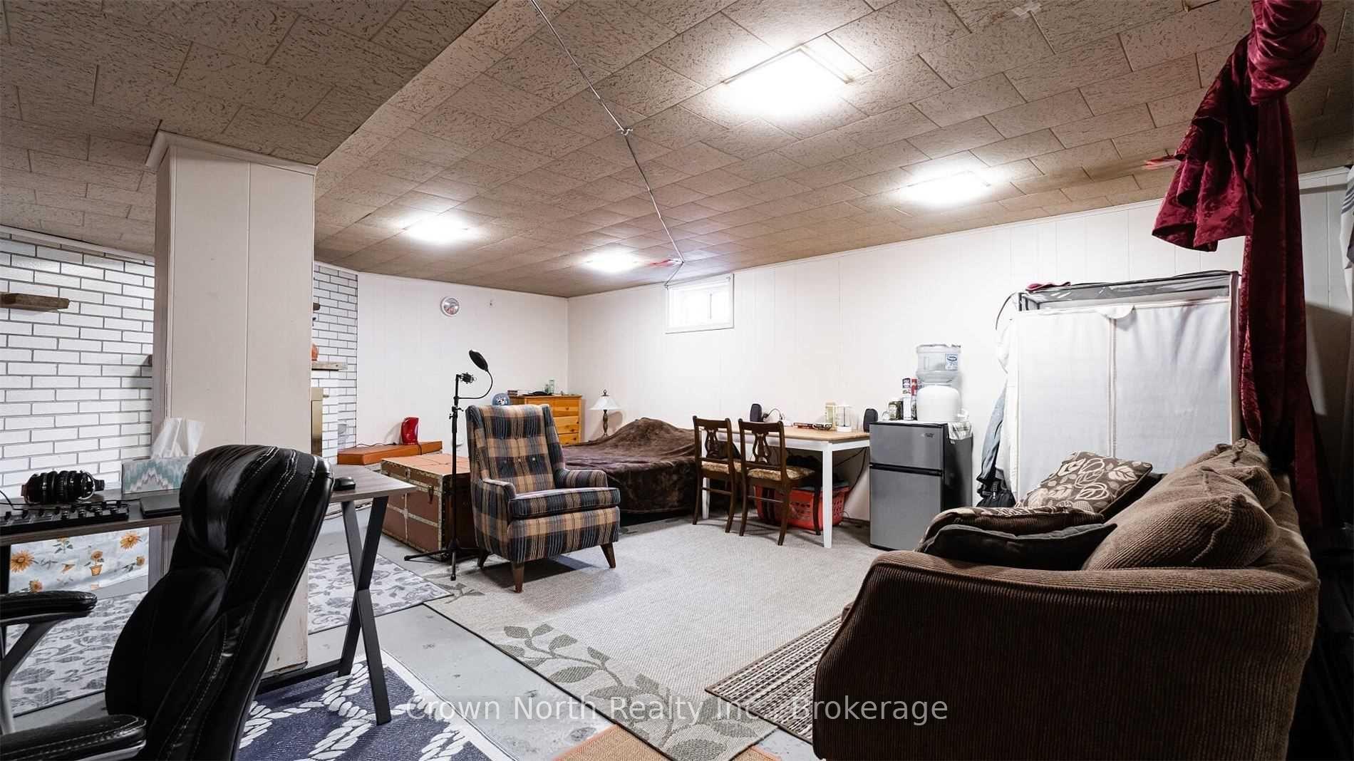 Photo 23 of 196 Blucher Street, Kitchener, Mount Hope Huron Park — HOMEH
