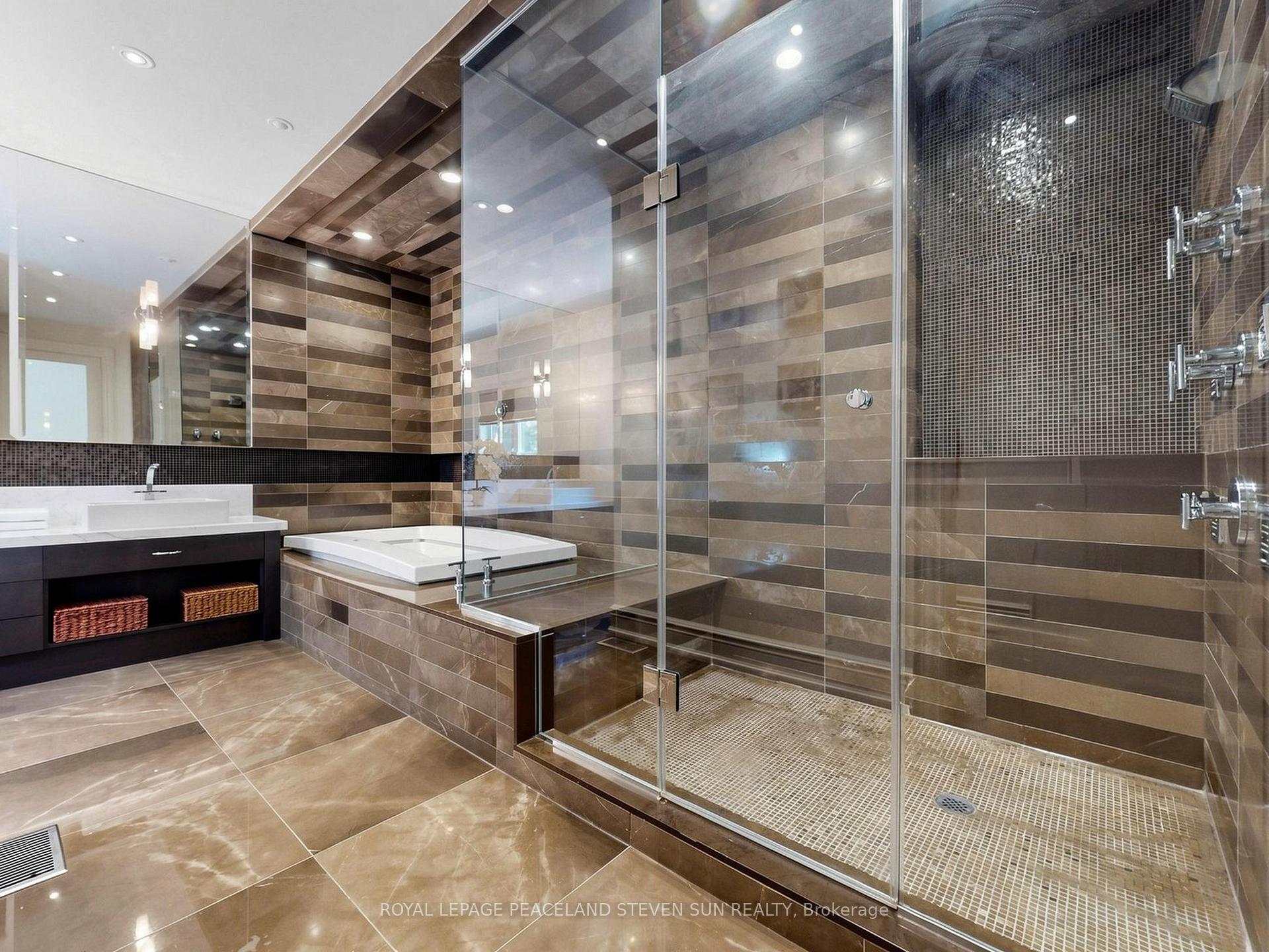 Photo 18 of 443 Paradelle Drive, Richmond Hill, Oak Ridges Lake Wilcox — HOMEH