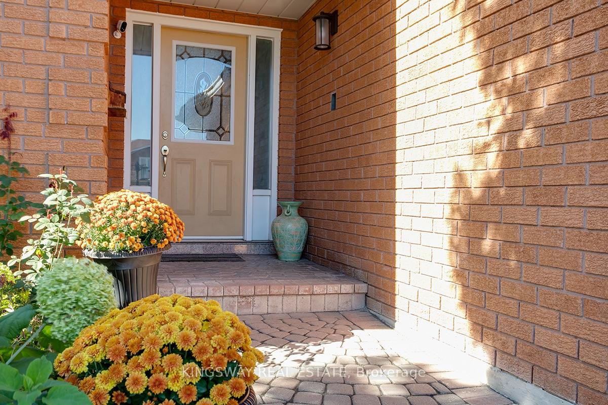 Photo 4 of 407 Glenashton Drive, Oakville, Wedgewood Creek — HOMEH