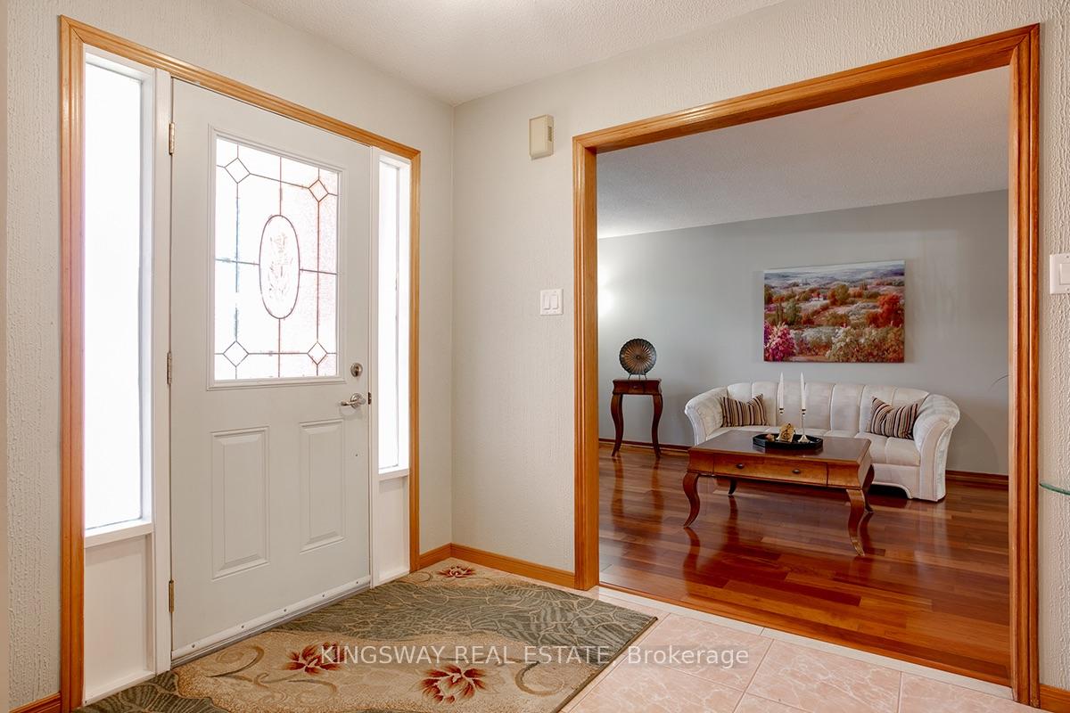 Photo 5 of 407 Glenashton Drive, Oakville, Wedgewood Creek — HOMEH