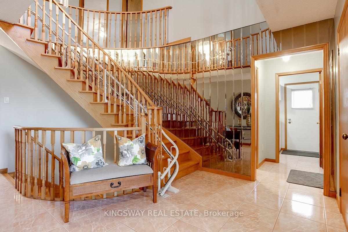 Photo 6 of 407 Glenashton Drive, Oakville, Wedgewood Creek — HOMEH