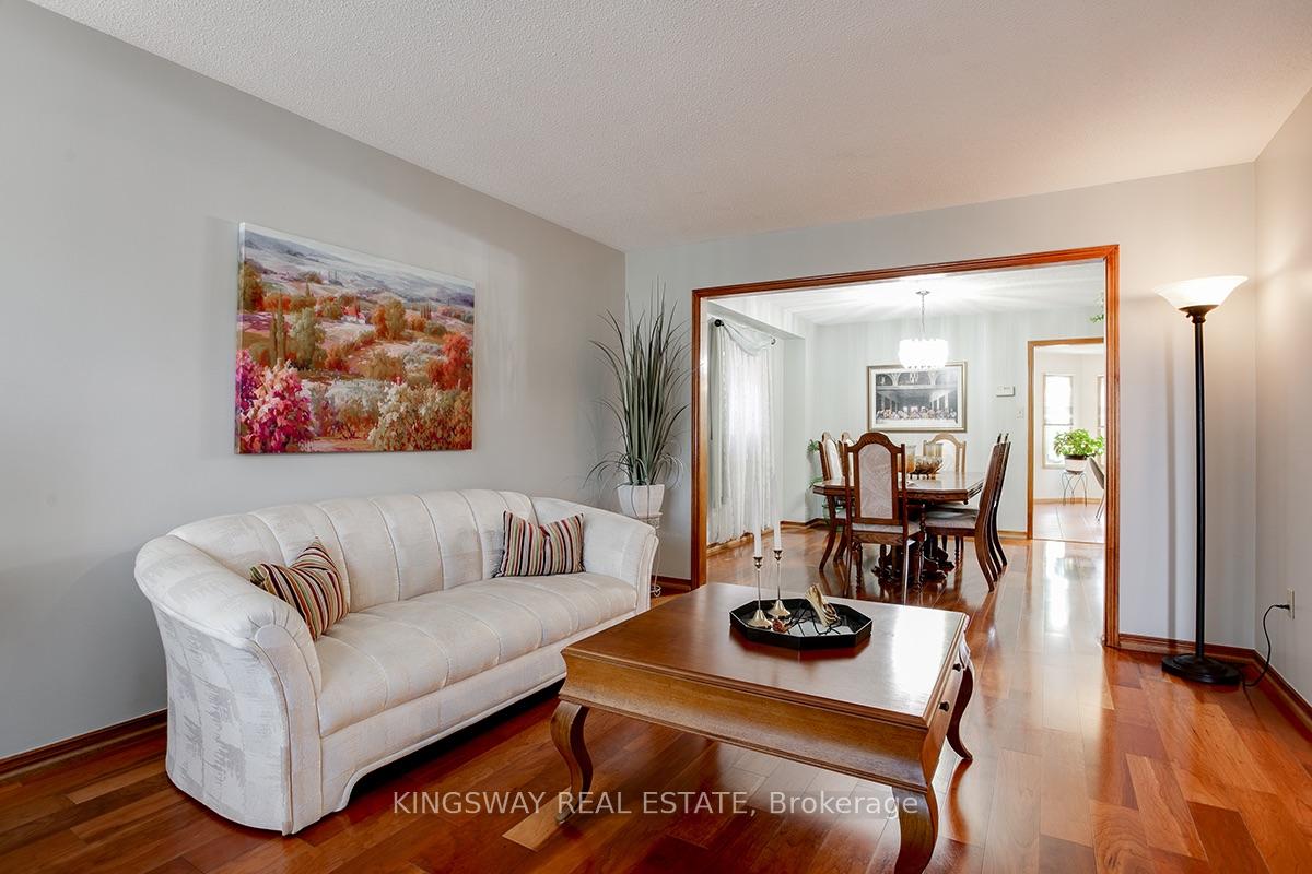Photo 7 of 407 Glenashton Drive, Oakville, Wedgewood Creek — HOMEH