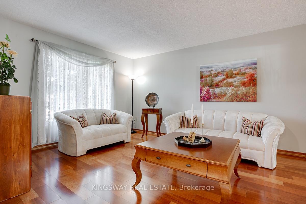 Photo 8 of 407 Glenashton Drive, Oakville, Wedgewood Creek — HOMEH