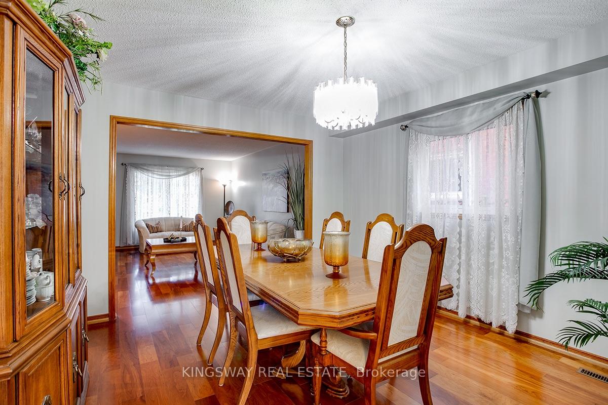 Photo 10 of 407 Glenashton Drive, Oakville, Wedgewood Creek — HOMEH