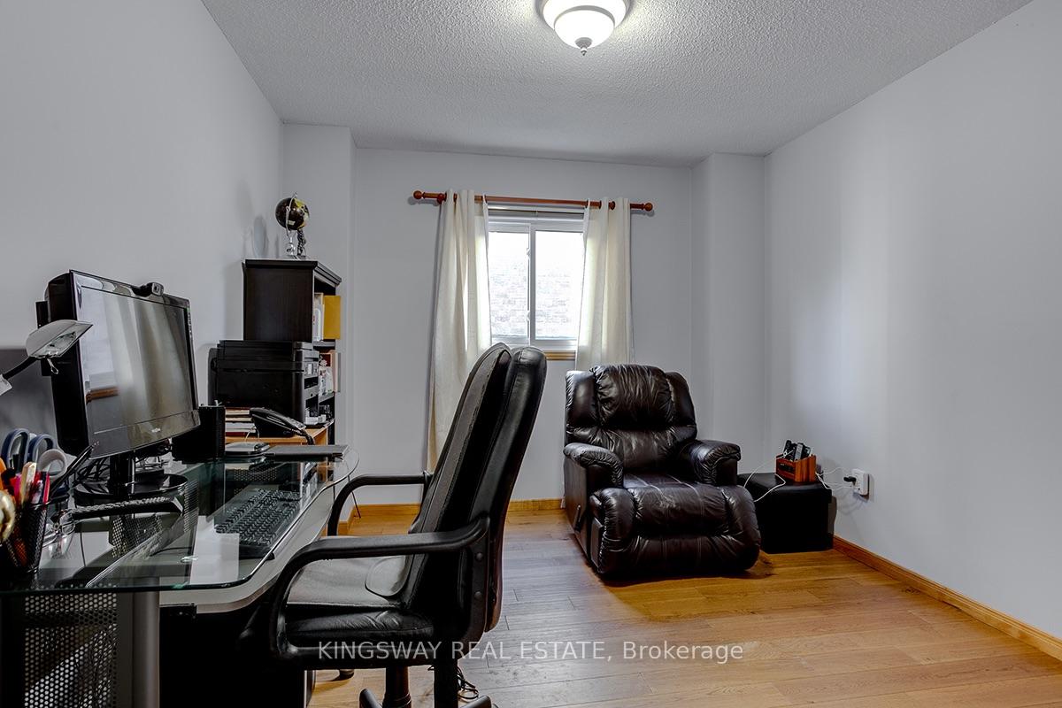 Photo 11 of 407 Glenashton Drive, Oakville, Wedgewood Creek — HOMEH
