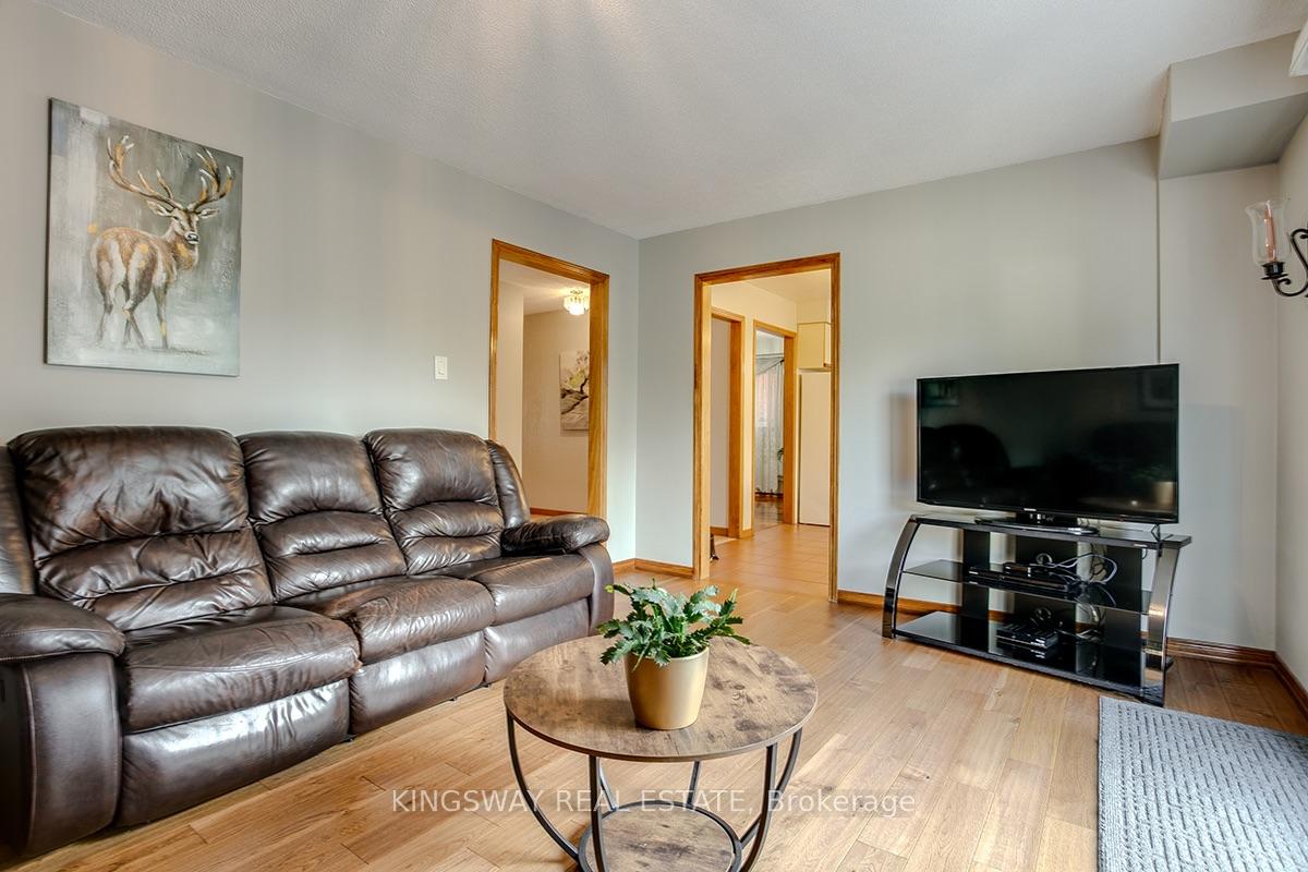 Photo 14 of 407 Glenashton Drive, Oakville, Wedgewood Creek — HOMEH