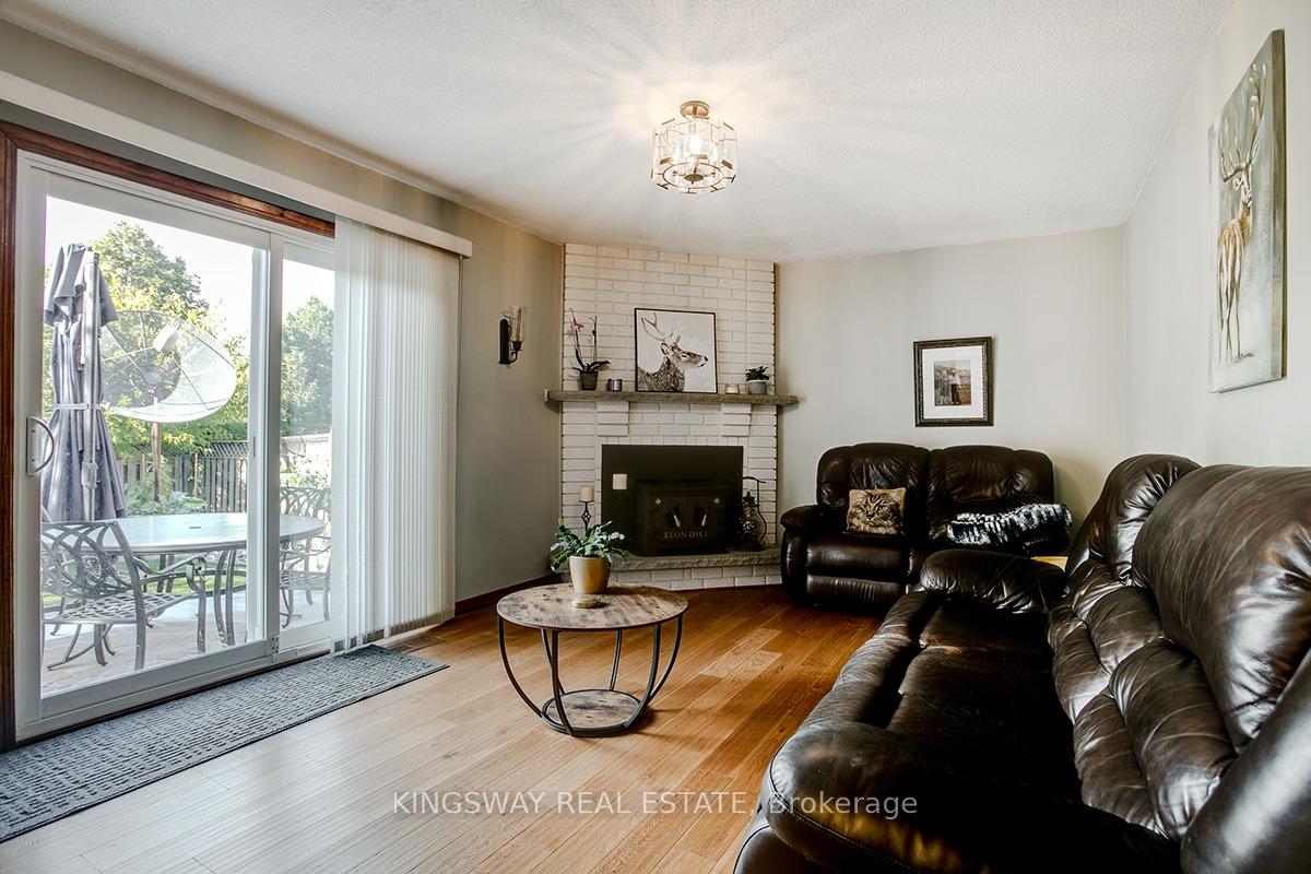 Photo 13 of 407 Glenashton Drive, Oakville, Wedgewood Creek — HOMEH