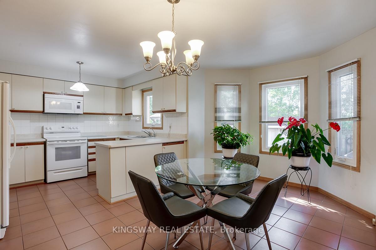 Photo 15 of 407 Glenashton Drive, Oakville, Wedgewood Creek — HOMEH