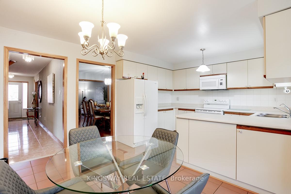 Photo 16 of 407 Glenashton Drive, Oakville, Wedgewood Creek — HOMEH
