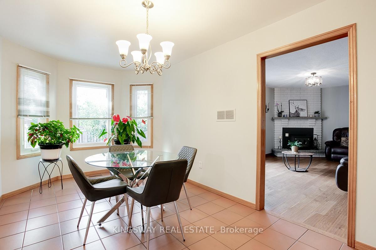 Photo 18 of 407 Glenashton Drive, Oakville, Wedgewood Creek — HOMEH