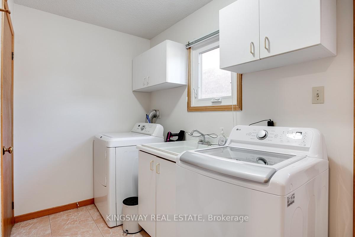 Photo 20 of 407 Glenashton Drive, Oakville, Wedgewood Creek — HOMEH
