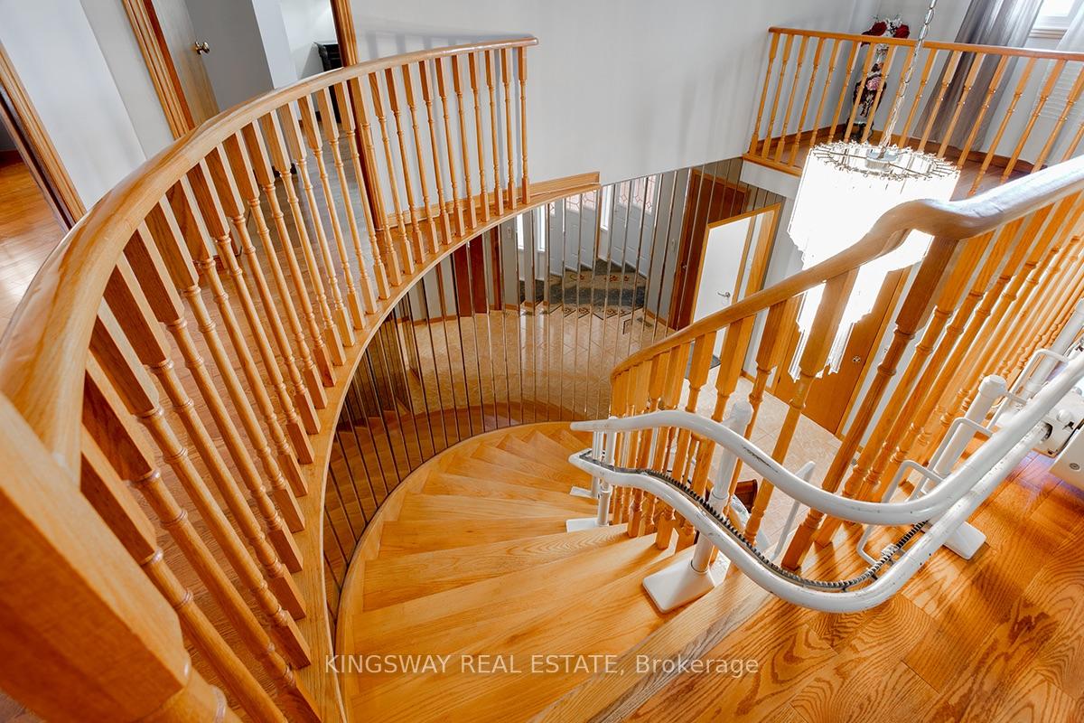 Photo 21 of 407 Glenashton Drive, Oakville, Wedgewood Creek — HOMEH