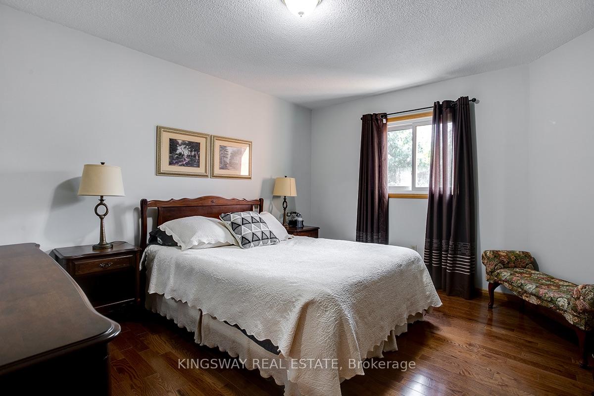 Photo 22 of 407 Glenashton Drive, Oakville, Wedgewood Creek — HOMEH