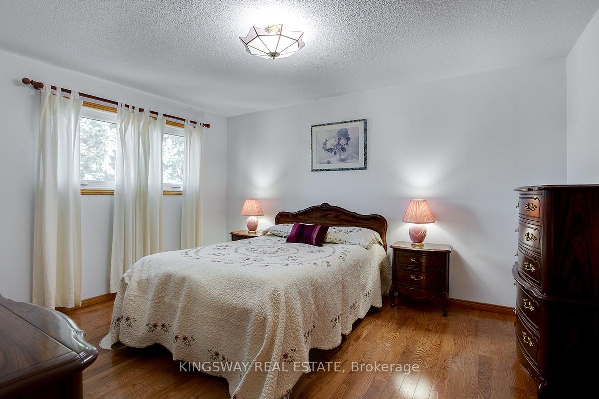 Photo 23 of 407 Glenashton Drive, Oakville, Wedgewood Creek — HOMEH