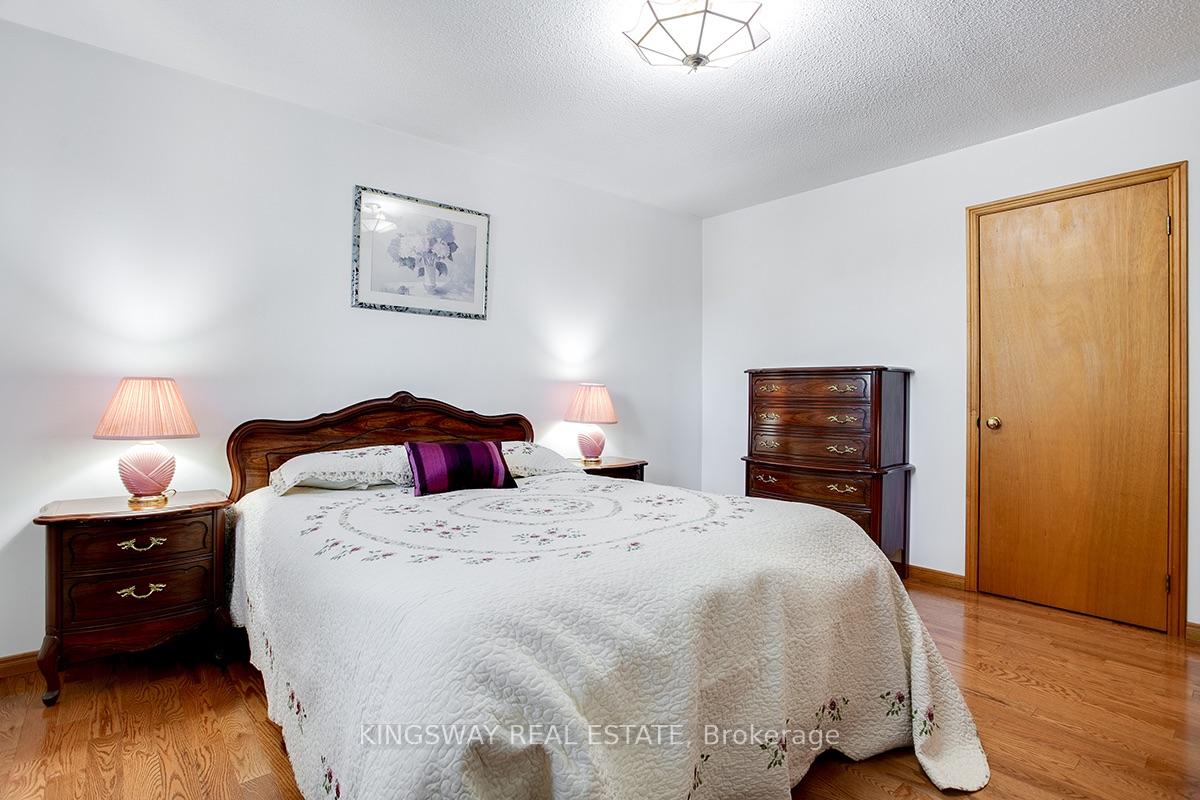Photo 24 of 407 Glenashton Drive, Oakville, Wedgewood Creek — HOMEH