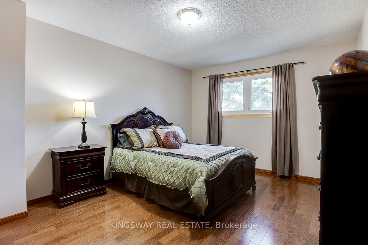 Photo 25 of 407 Glenashton Drive, Oakville, Wedgewood Creek — HOMEH