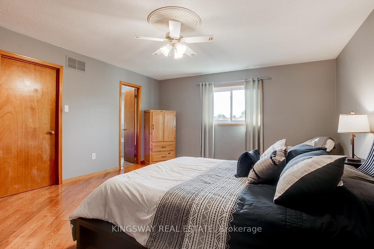 Photo 28 of 407 Glenashton Drive, Oakville, Wedgewood Creek — HOMEH