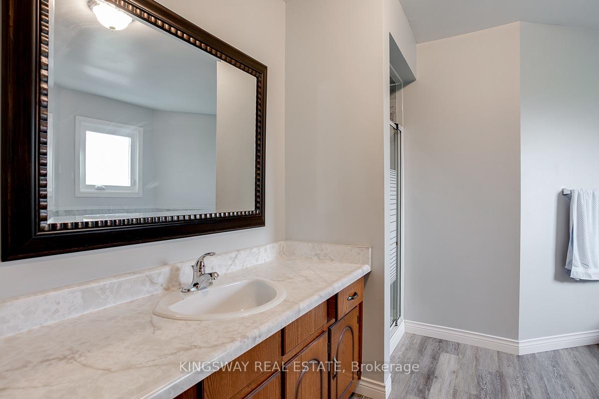 Photo 29 of 407 Glenashton Drive, Oakville, Wedgewood Creek — HOMEH