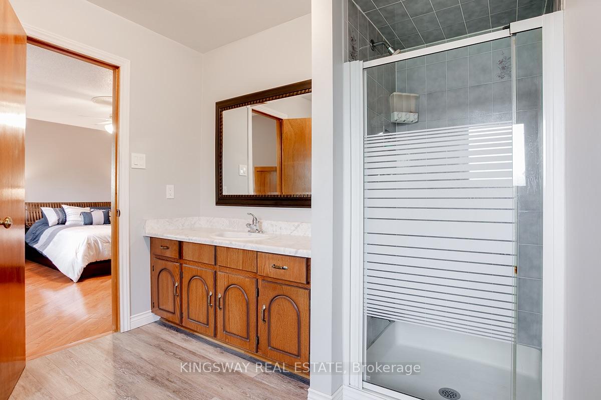 Photo 31 of 407 Glenashton Drive, Oakville, Wedgewood Creek — HOMEH