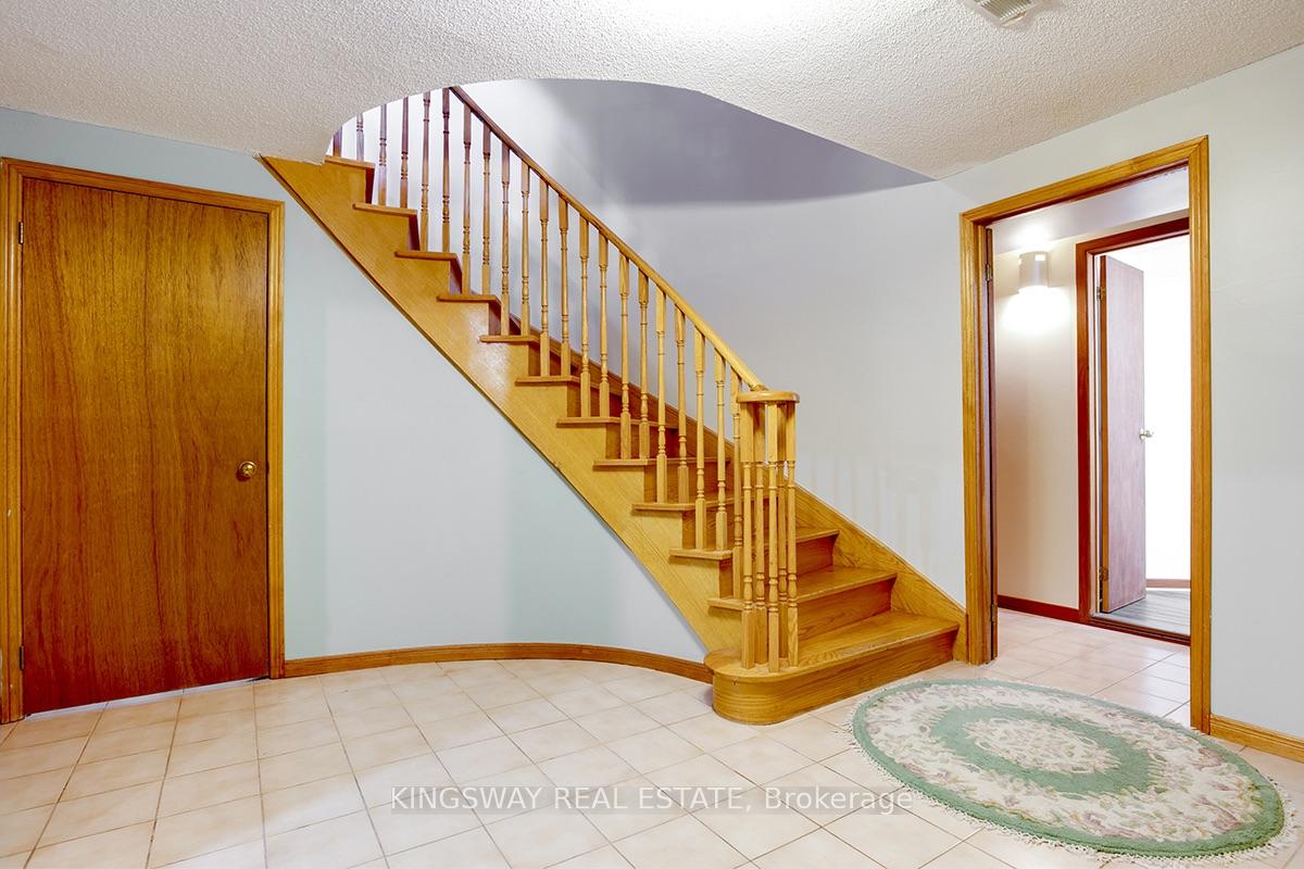 Photo 32 of 407 Glenashton Drive, Oakville, Wedgewood Creek — HOMEH