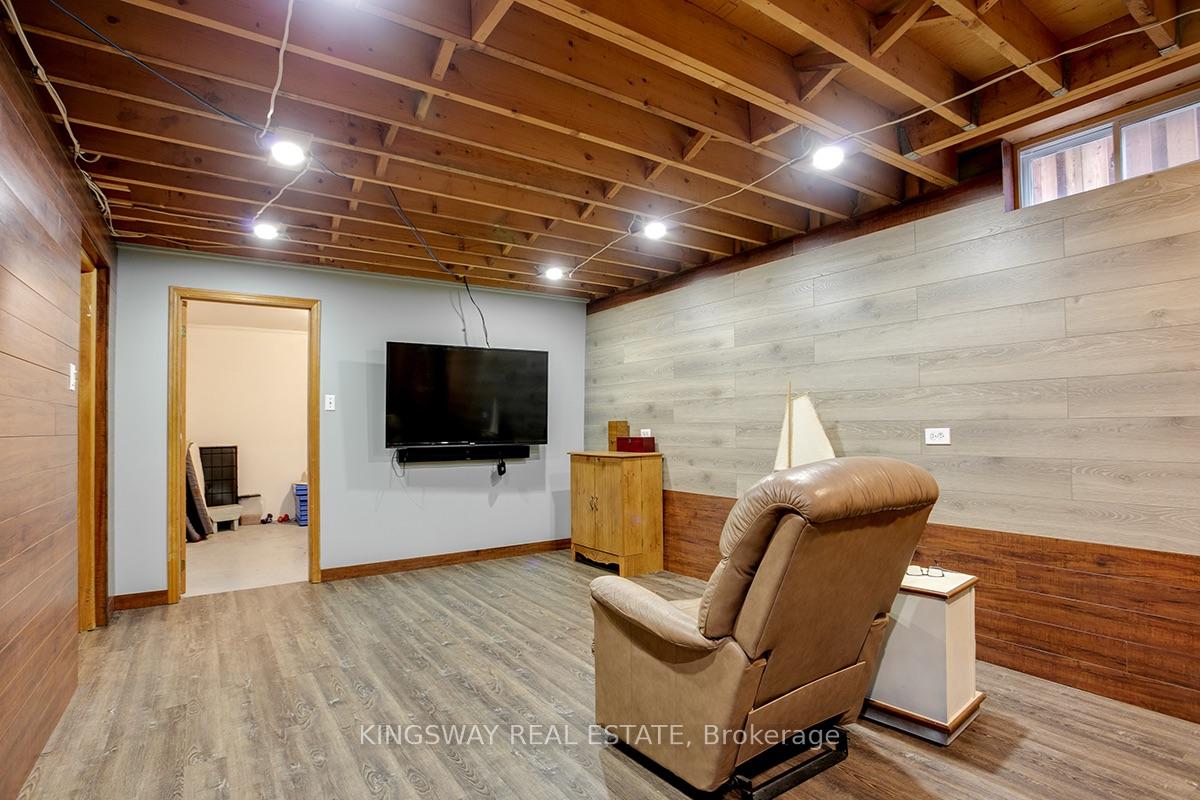 Photo 33 of 407 Glenashton Drive, Oakville, Wedgewood Creek — HOMEH