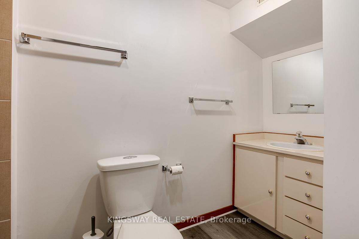 Photo 34 of 407 Glenashton Drive, Oakville, Wedgewood Creek — HOMEH