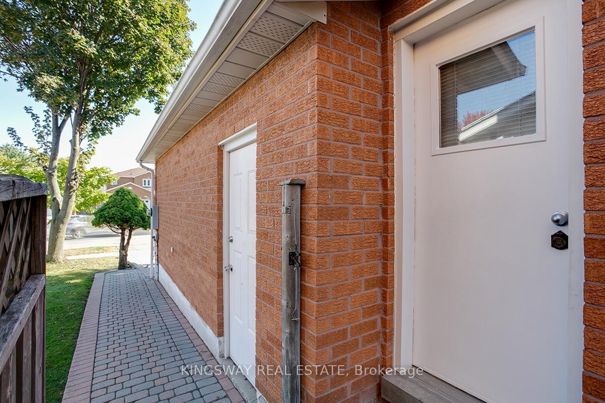 Photo 36 of 407 Glenashton Drive, Oakville, Wedgewood Creek — HOMEH