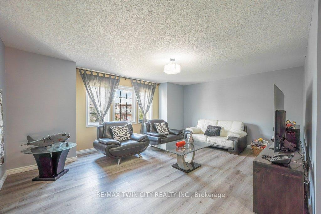 Photo 20 of Unit E33, 110 Activa Avenue, Kitchener, Larentian West — HOMEH