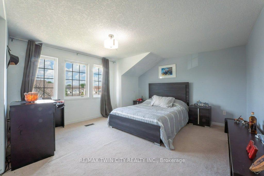 Photo 26 of Unit E33, 110 Activa Avenue, Kitchener, Larentian West — HOMEH