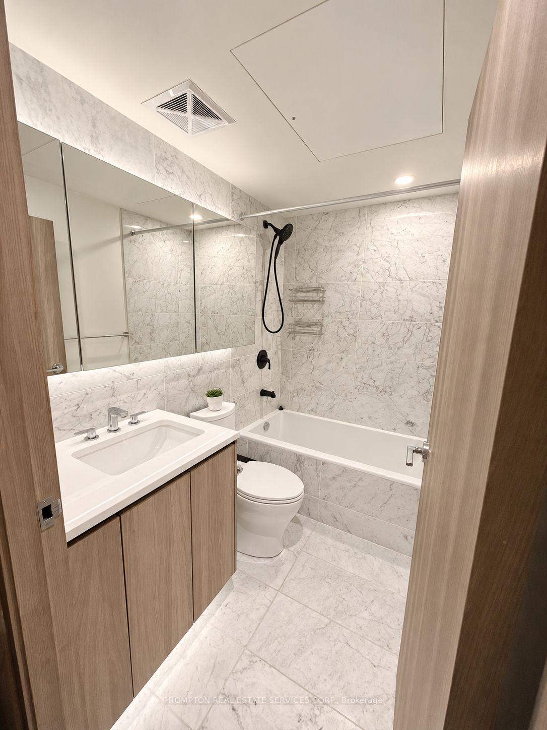 Photo 7 of Unit 907, 85 McMahon Drive, North York, Bayview Village — HOMEH