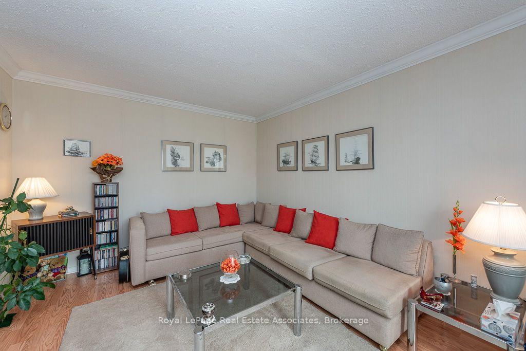 Photo 11 of 4 Nuttall Street, Brampton, Westgate — HOMEH