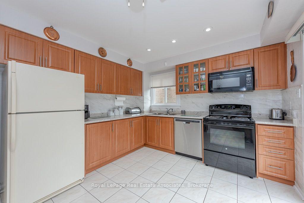 Photo 16 of 4 Nuttall Street, Brampton, Westgate — HOMEH