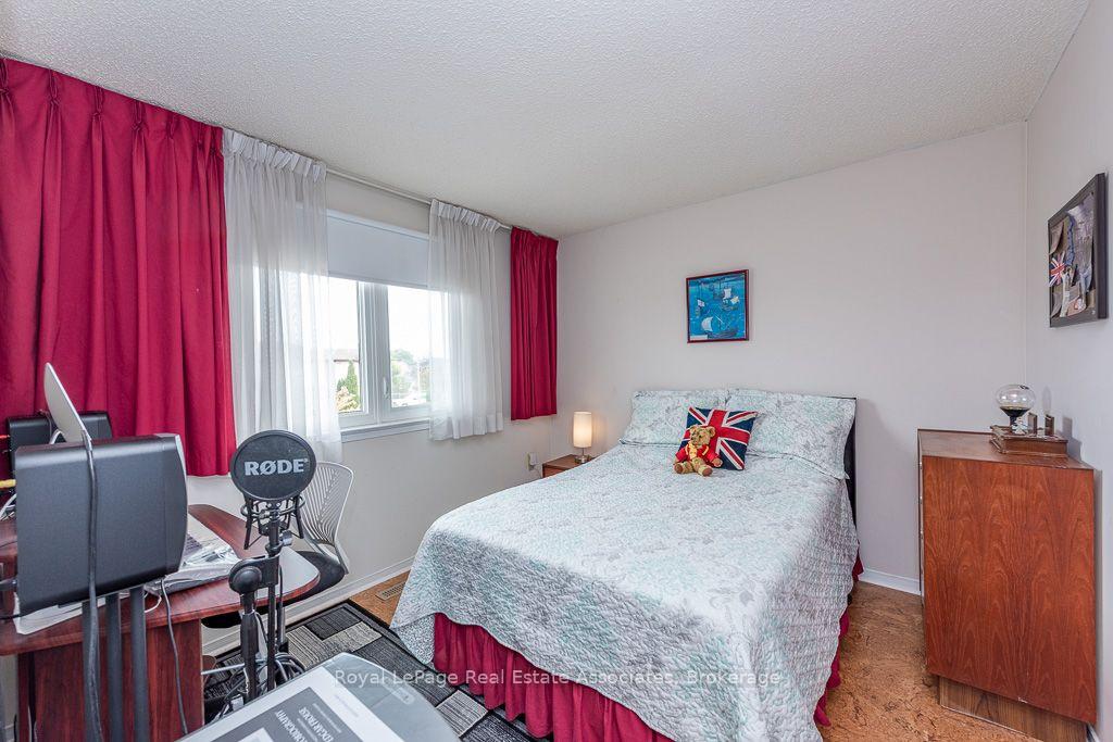 Photo 21 of 4 Nuttall Street, Brampton, Westgate — HOMEH
